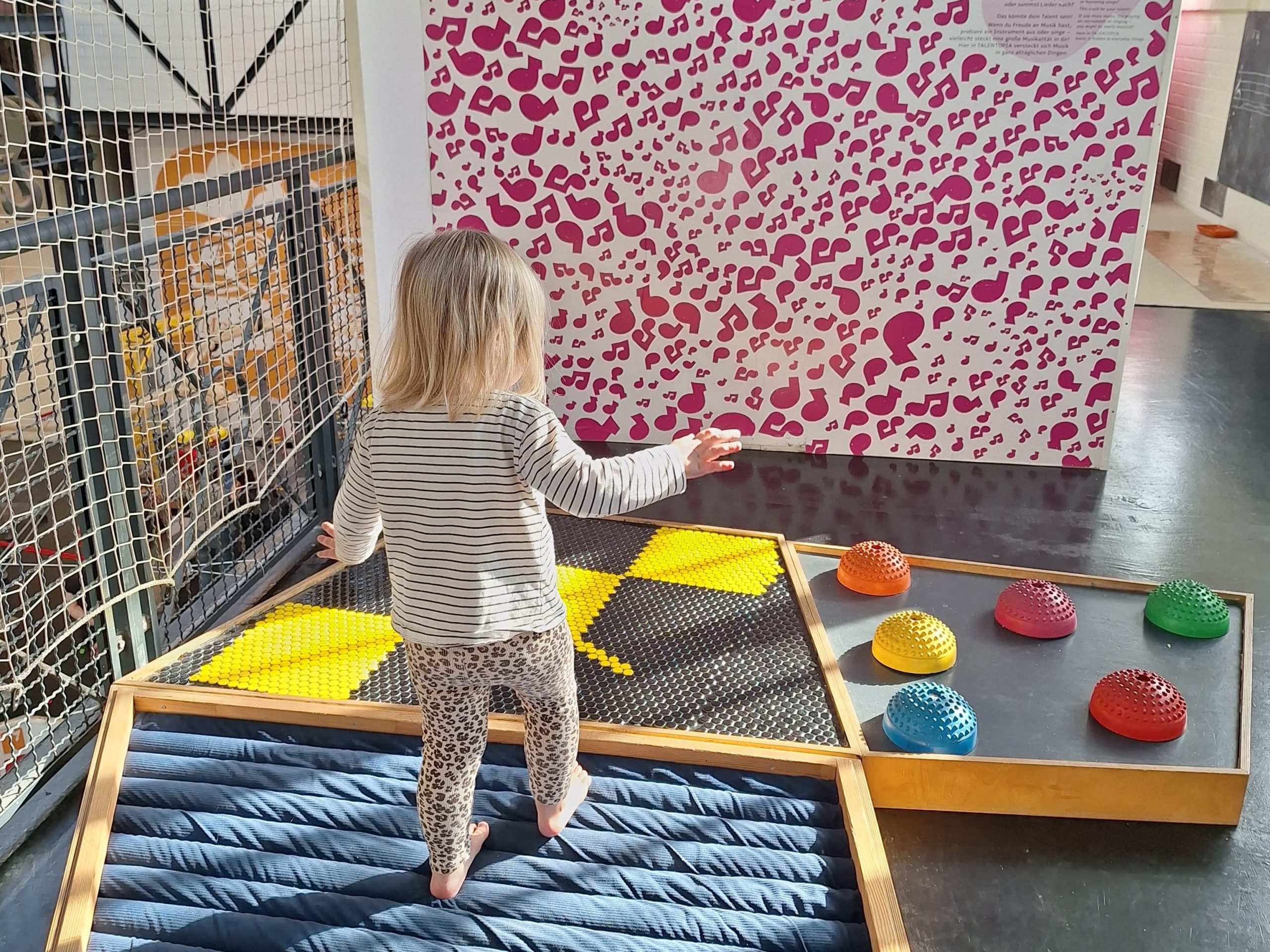 Mit den Maxis im Kinderlabyrinth